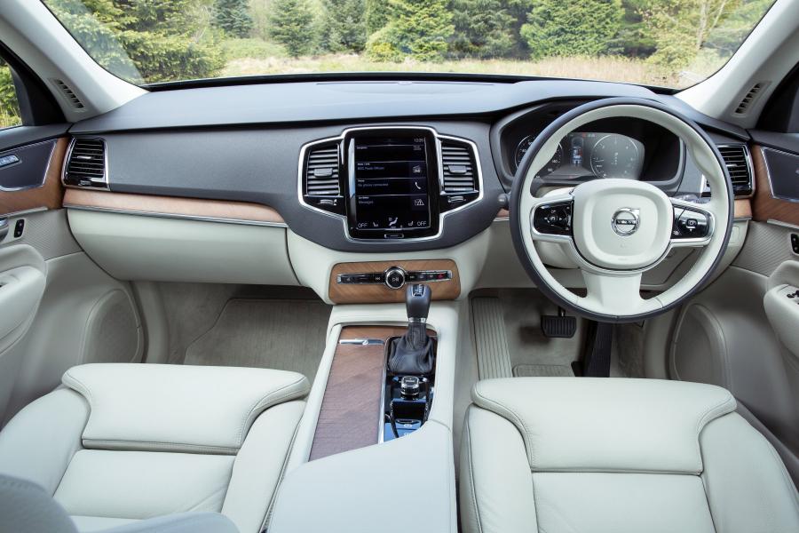  Volvo XC90 D5 Momentum 2015 года  (UK) (фото 19 из 30)